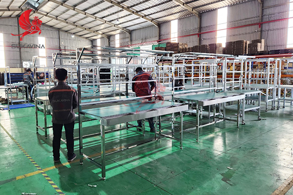 Thiết kế bàn thao tác nhà xưởng tối ưu năng suất sản xuất